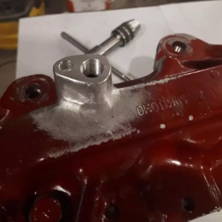 Soudure aluminium en atelier pour fabrication de pièces métalliques sur mesure