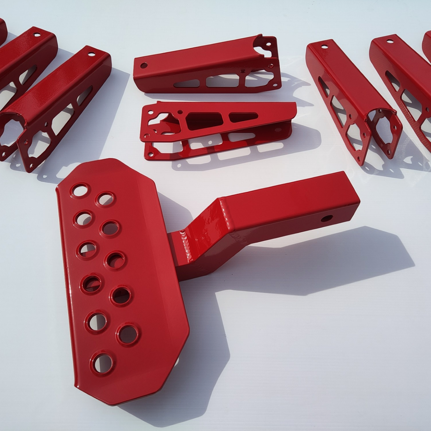 Pièces en aluminium fabriquées sur mesure avec découpe et finition de précision